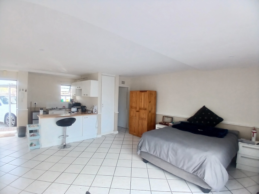 To Let 1 Bedroom Property for Rent in Humewood Eastern Cape